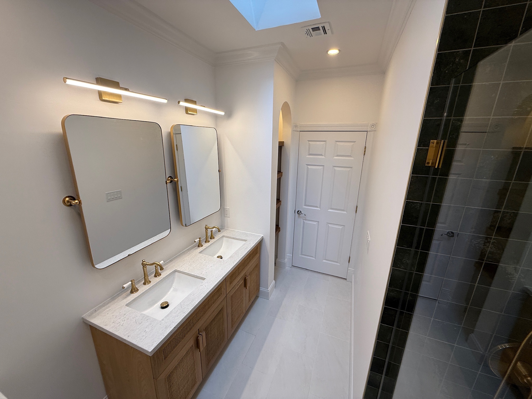 Spa-Inspired Master Bath — Photo 8