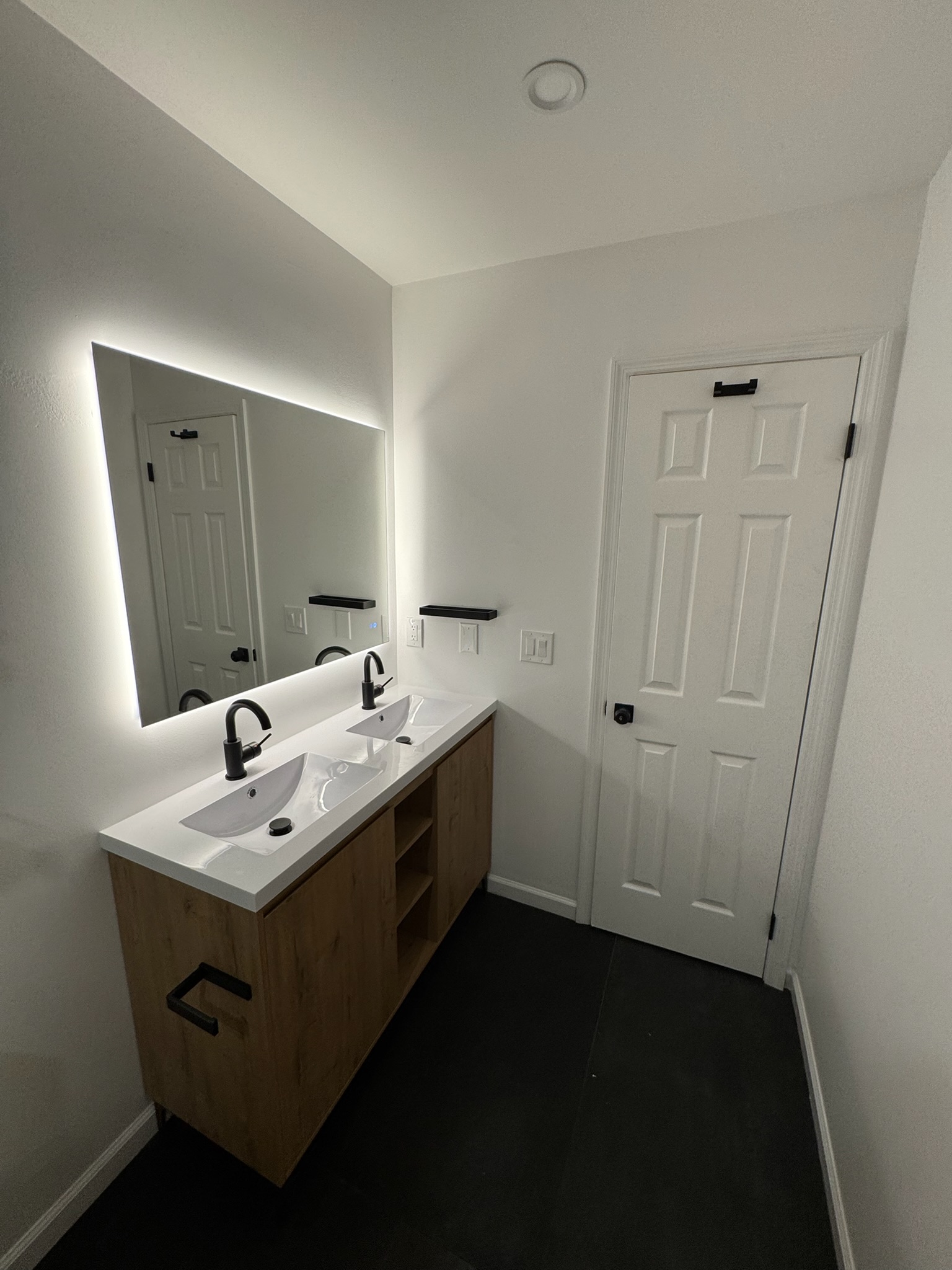 Contemporary Guest Bath — Photo 2